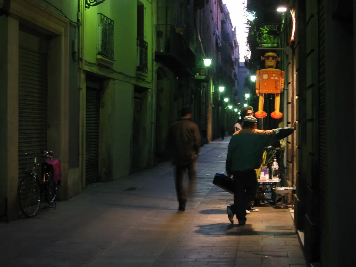 A lane in the Gothic Quarter at night