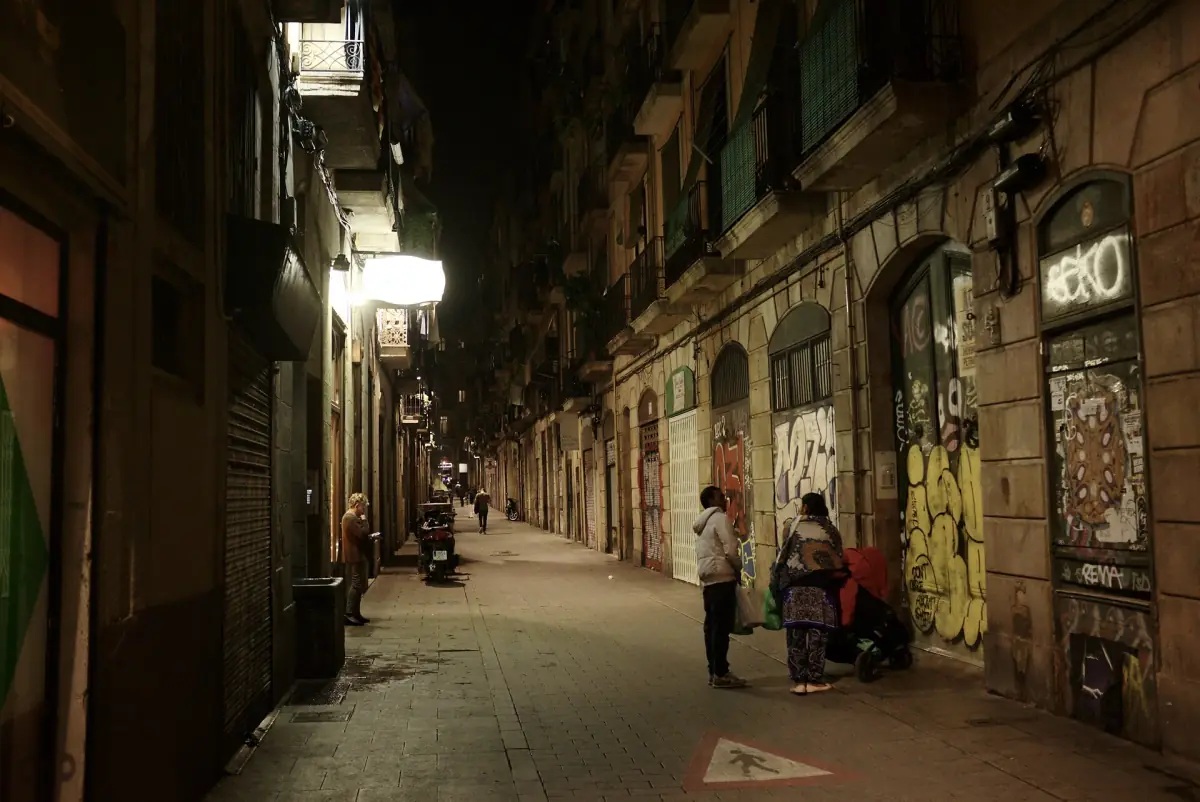 A lane in El Raval at night