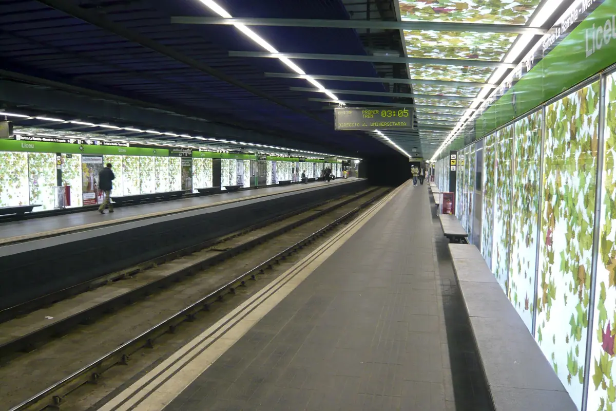 The platform of Liceu station